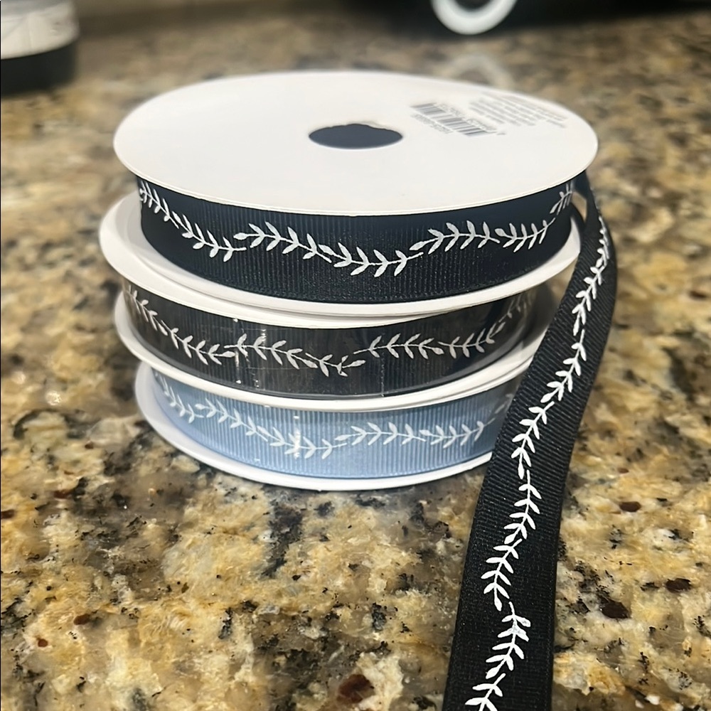 Black and White Leaf Pattern Ribbon Set (2) Baby Blue and White Set (1)